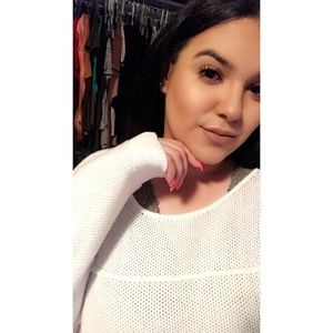 Meet your Posher, Pamela maria